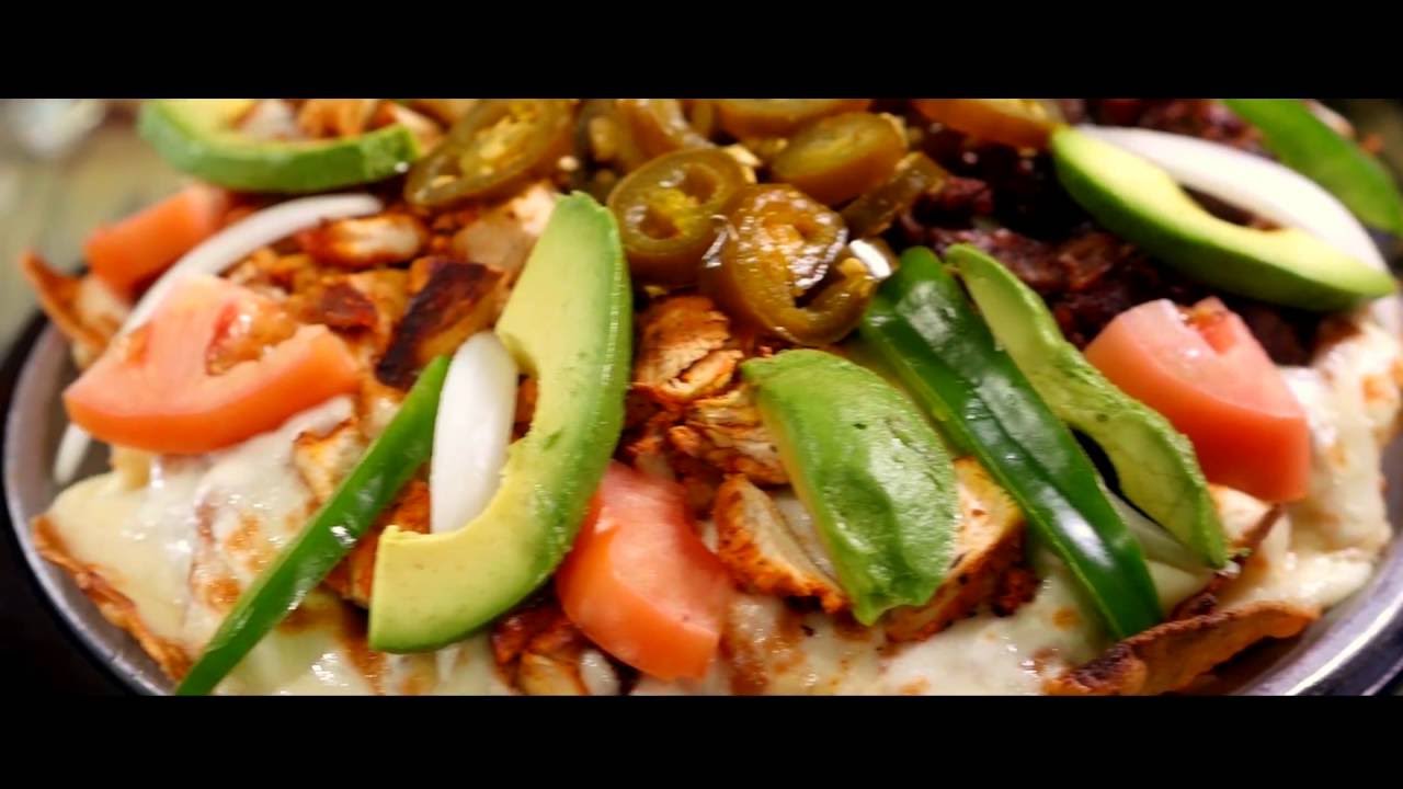 Taqueria Mi Pueblo signature dishes Chicken BotanaFajitas Mixtas﻿﻿﻿